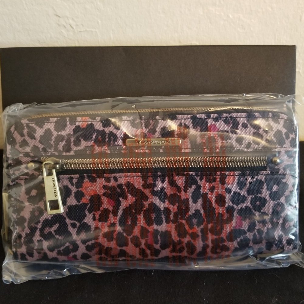 New! Travelon Wristlet Wallet Leopard Print - Picture 3 of 5